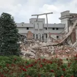 Наслідки російського обстрілу Херсонщини 2-3 червня 2024 року: зруйновані будівлі, пошкоджений транспорт, медики надають допомогу постраждалим