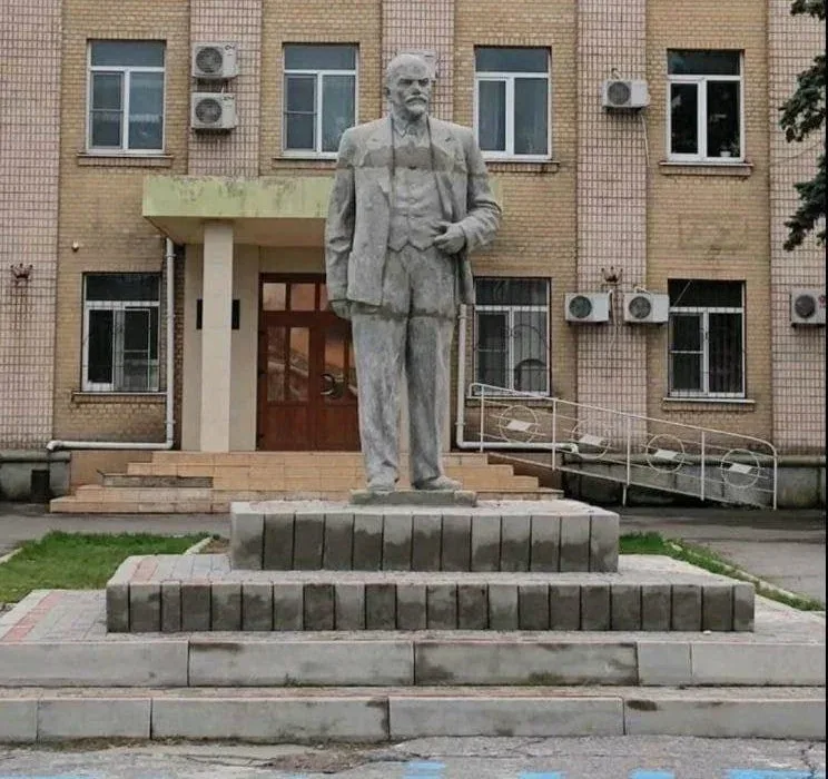 Діти на окупованій Херсонщині в російській школі, вивчають російську ідентичність 1