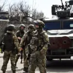 Перекритий міст, що сполучає Генічеськ з Арабатською стрілкою на Херсонщині, після нібито ракетного удару