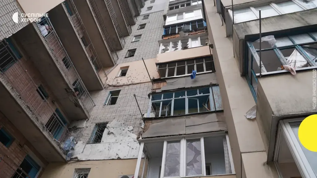 Окупанти вбили людину та поранили 21 жителя Херсонщини, серед них дитина