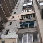 Наслідки російських обстрілів Херсонщини, пошкоджені будівлі та автомобілі після атаки