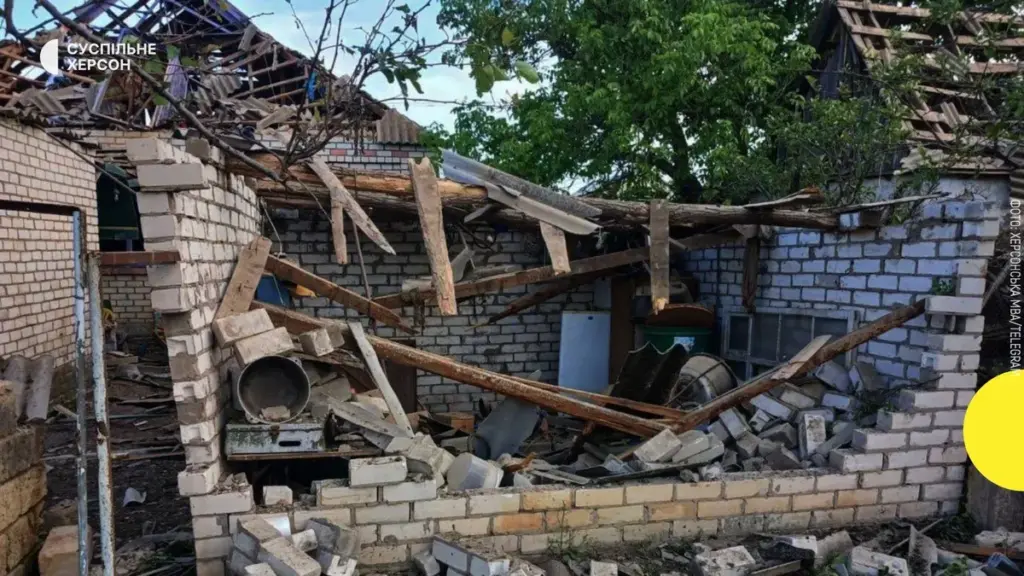 Окупанти з артилерії обстріляли Зимівник, поранений комунальник