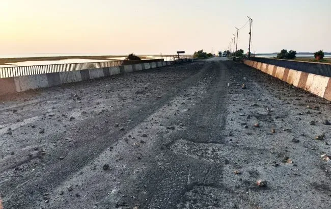 Окупанти заявили про повне відновлення руху через Чонгарський міст