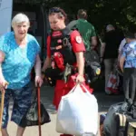 Пошкоджений обстрілами багатоповерховий будинок у Херсоні