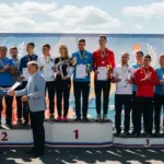 Спортсмени отримують нагороди на церемонії після змагань «Вільні разом. Спортивні разом» у Херсоні