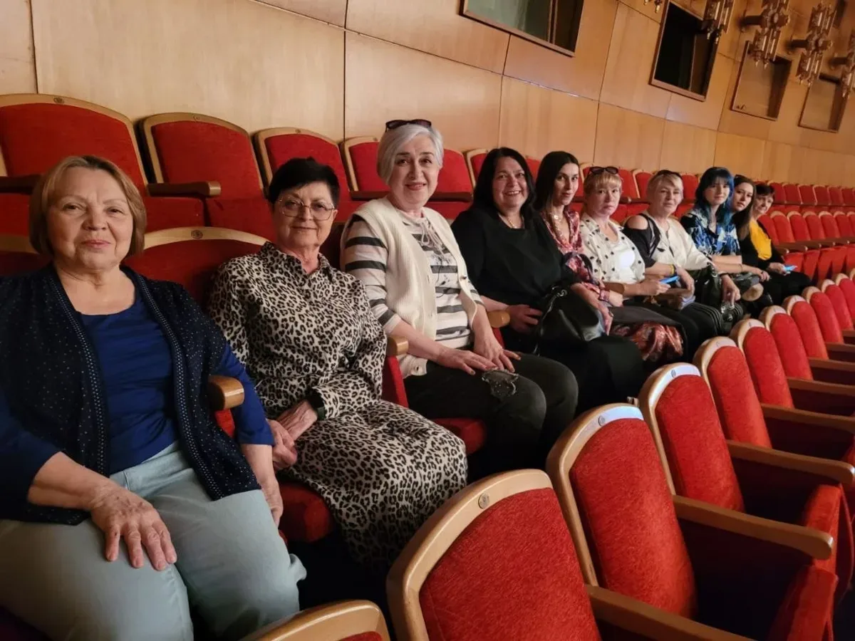 Переселенці з Херсонщини відвідують виставу «Енеїда» в Івано-Франківському театрі 4