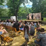 Діти та дорослі розважаються в комплексі Дивосвіт під час святкування Дня батька, отримання позитивних емоцій