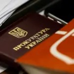 Підозри 16 особам на Херсонщині через розкрадання 65 млн грн бюджетних коштів, фон з елементами правосуддя