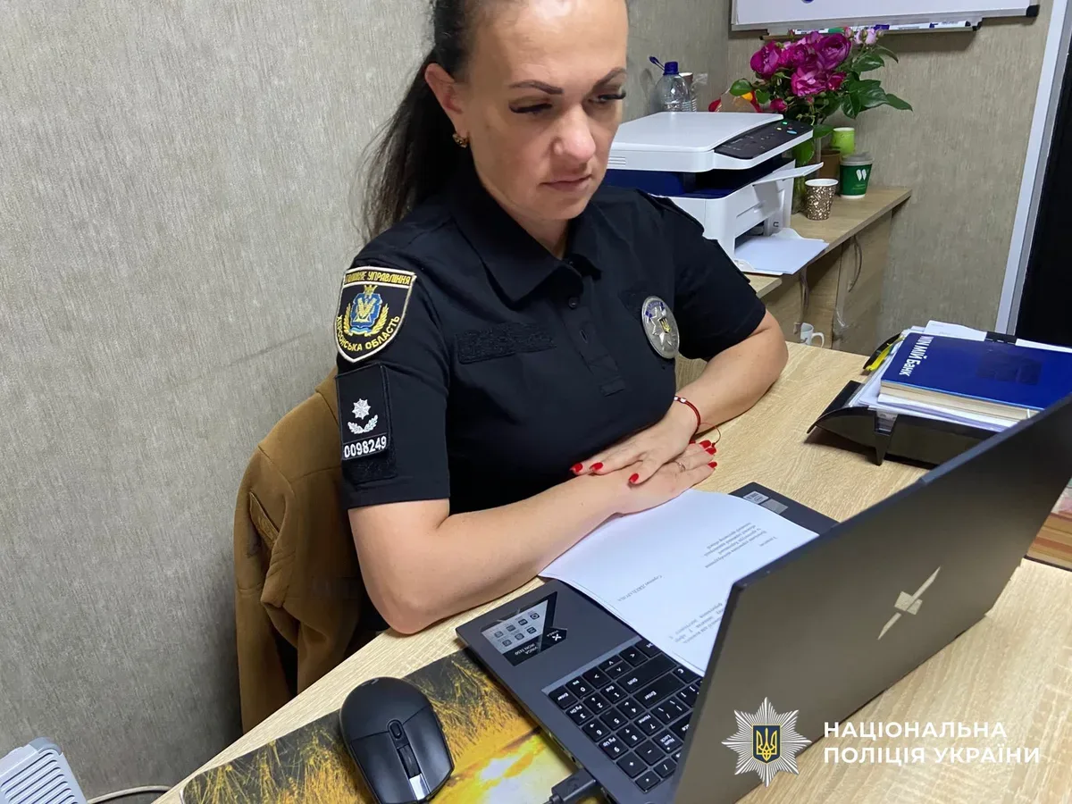 Поліцейські Херсонщини під час вебінару з безбар'єрної комунікації для взаємодії з людьми з інвалідністю 2