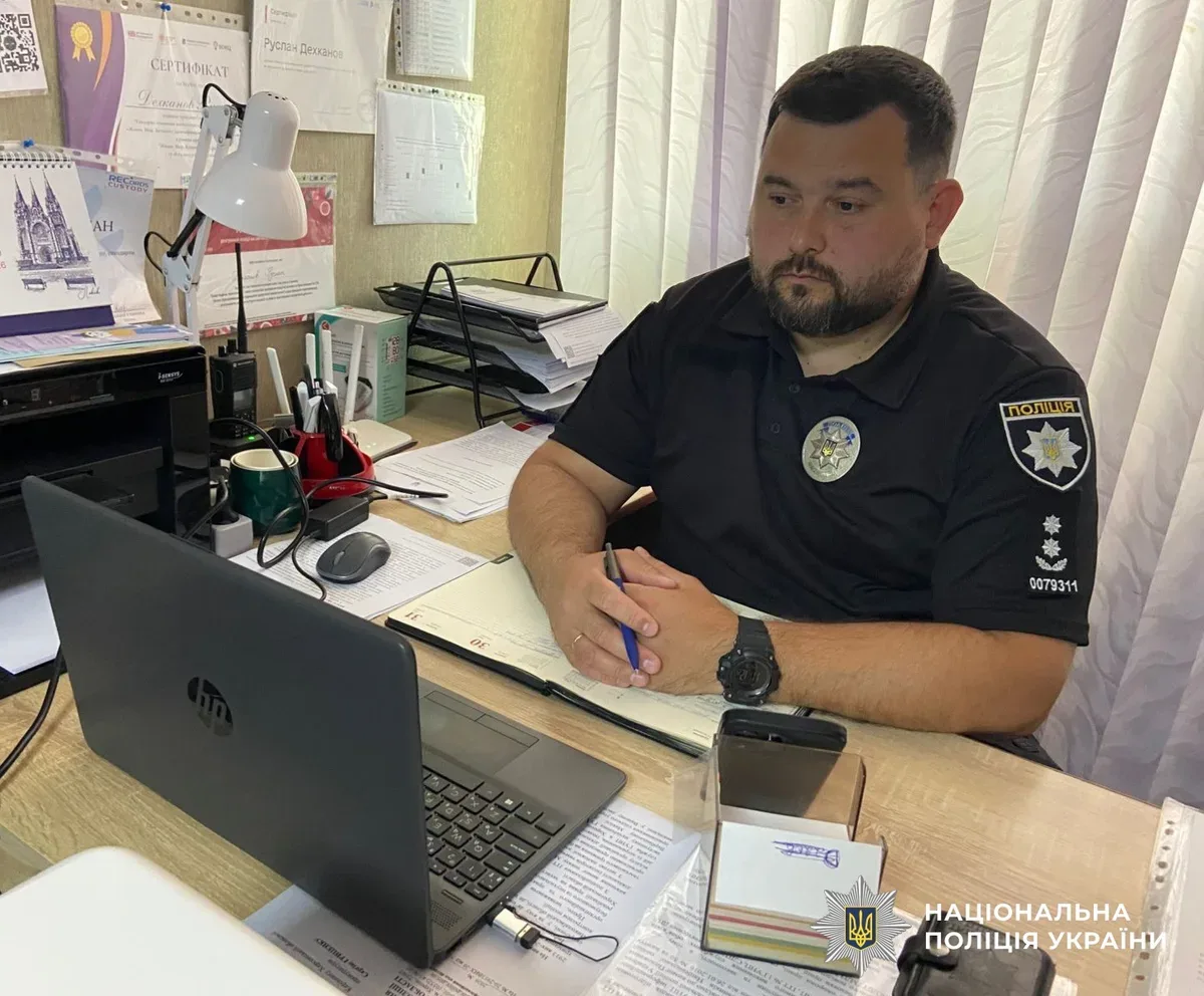 Поліцейські Херсонщини під час вебінару з безбар'єрної комунікації для взаємодії з людьми з інвалідністю 9