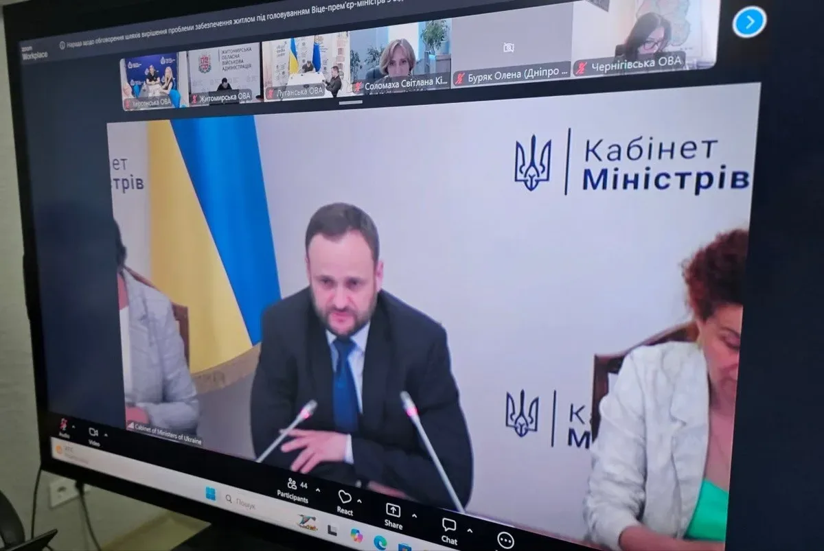 Олексій Кулеба та Дмитро Бутрій обговорюють житлові програми для внутрішньо переміщених осіб в Україні. 1