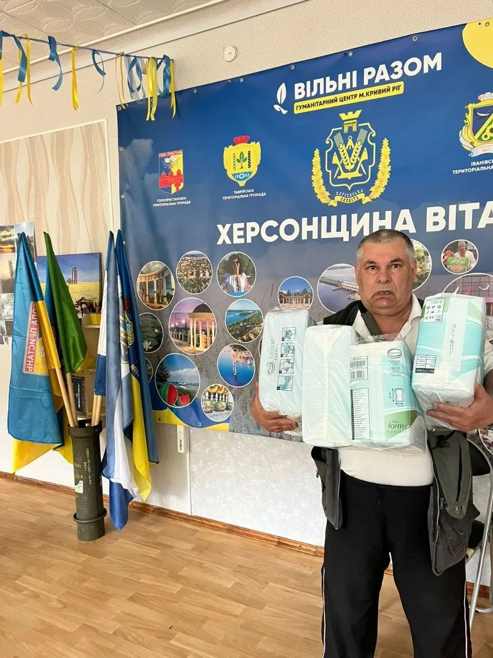 Переселенці отримують допомогу в центрі «Вільні разом» у Кривому Розі 1