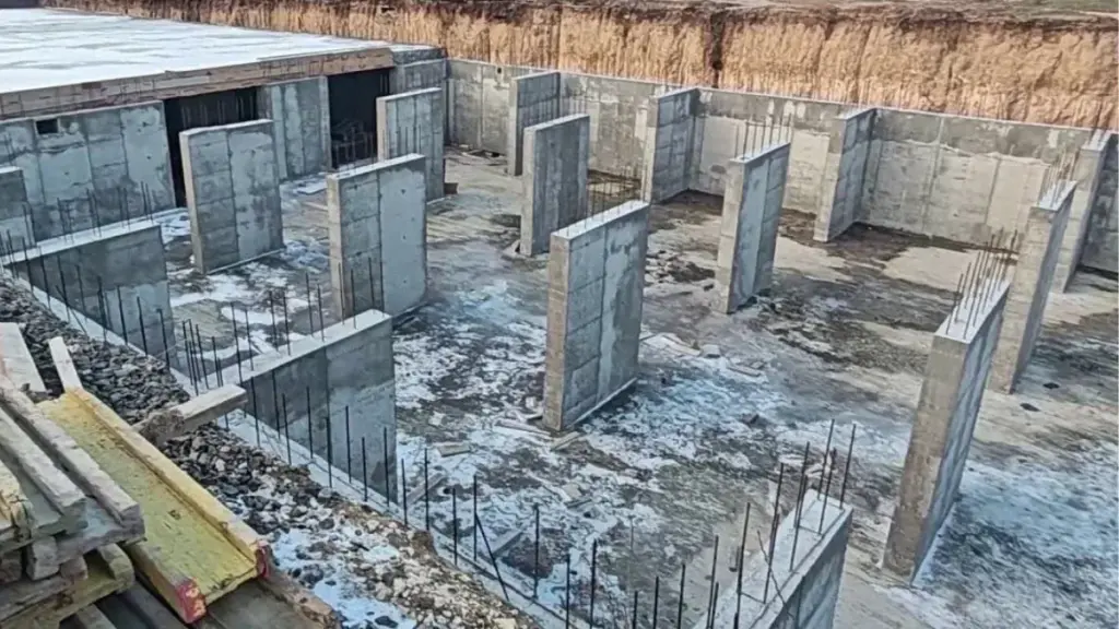 Понад 560 тисяч гривень неустойки стягнуть з підрядника за незбудоване сховище в Херсоні