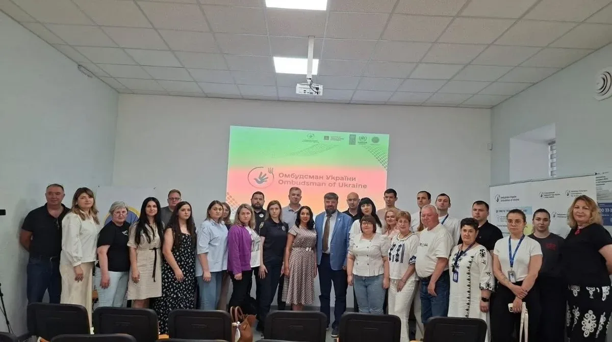 Учасники доповіді Уповноваженого з прав людини в Миколаєві, обговорюють ситуацію в Херсонській та Миколаївській областях 1