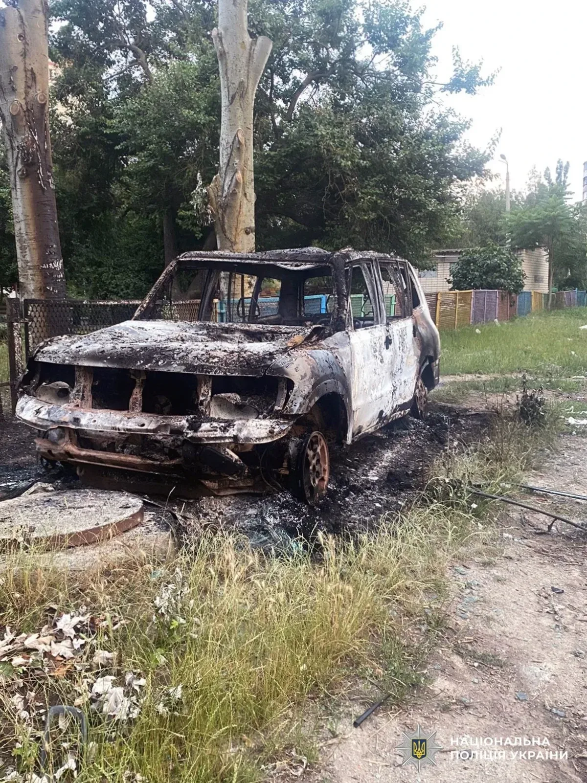 Наслідки російських обстрілів Херсонщини, пошкоджений будинок та автомобіль 6
