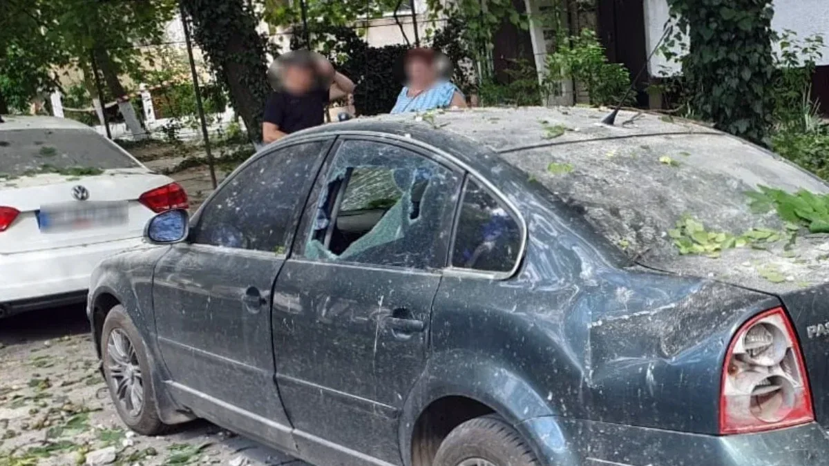 Наслідки російських обстрілів Херсонщини, пошкоджений будинок та автомобіль 7