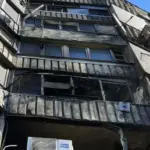Пошкоджений житловий будинок у Херсоні після дронової атаки