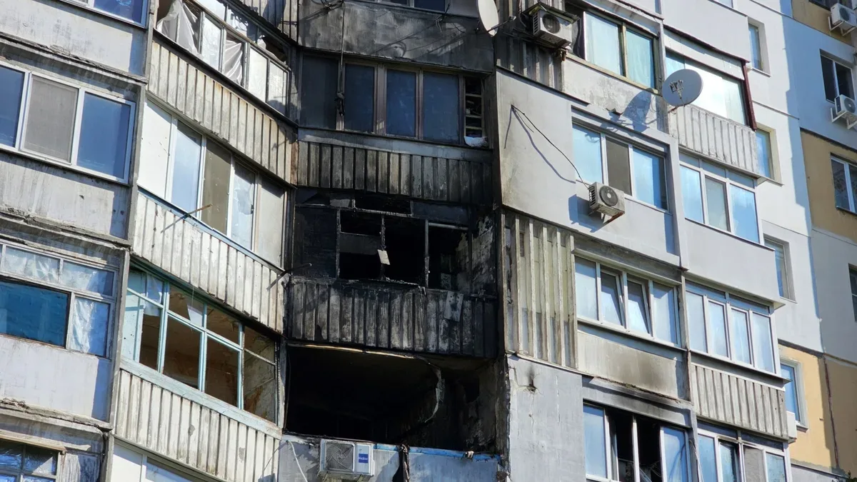 Пошкоджений житловий будинок у Херсоні після дронової атаки 1