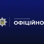 Наслідки російського обстрілу в Херсоні, пошкоджені будинки та автомобіль швидкої допомоги
