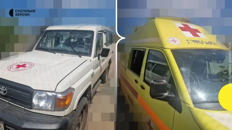 Пошкоджені автомобілі Червоного Хреста України після атаки РФ на Херсонщині