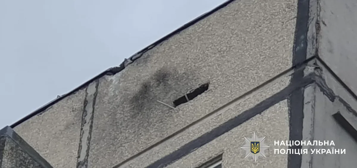 Пошкоджені будівлі та автомобілі після російських обстрілів у Херсонській області 4