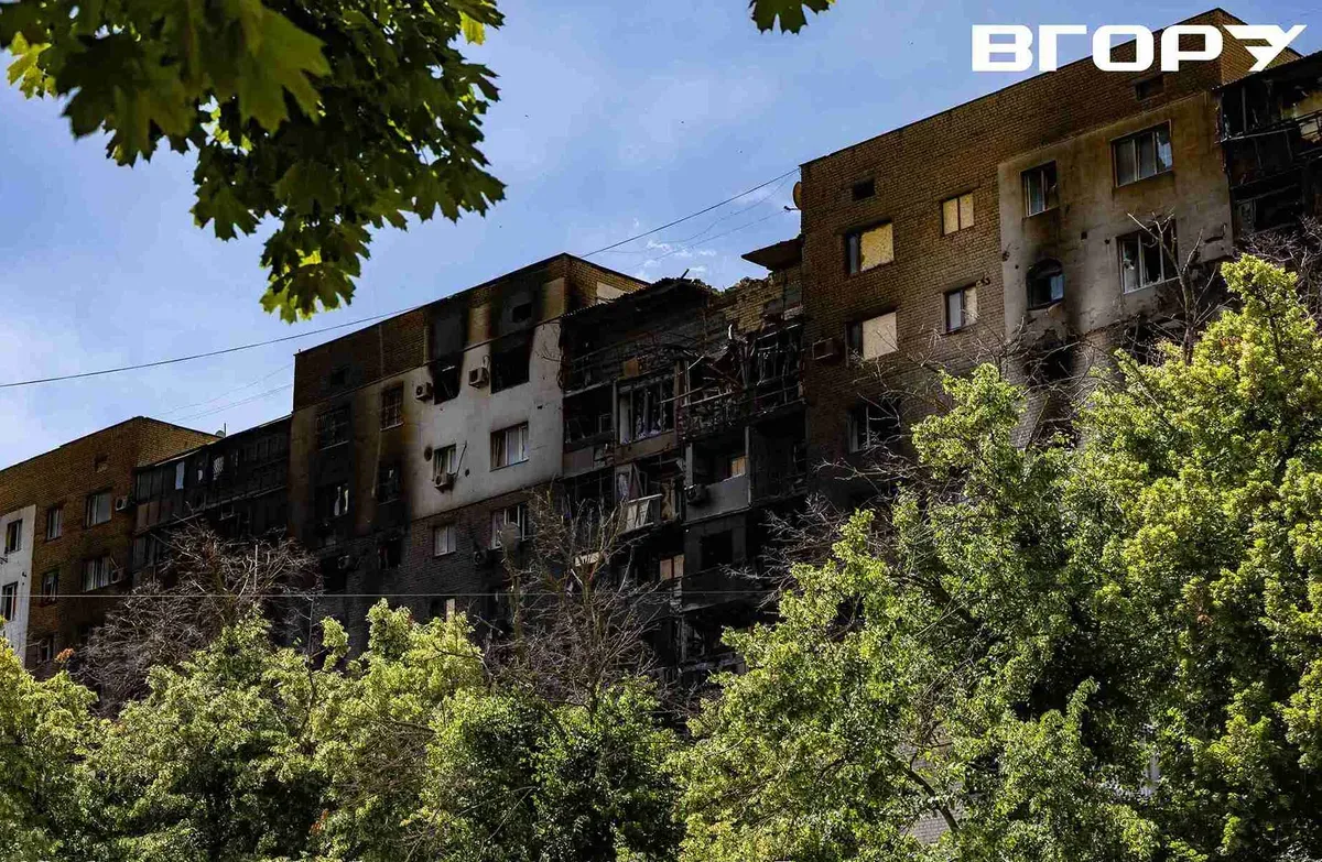 Пошкоджений будинок у Херсоні після атаки дронів РФ 1