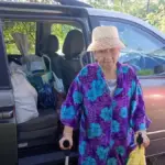 Спеціально обладнаний автомобіль соціального таксі для перевезення маломобільних громадян у Херсоні