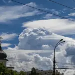 Спекотна погода на Херсонщині з грозами та градом, висока температура повітря до +38 градусів