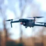 Пошкоджений об'єкт або місце обстрілу в Херсоні після удару дрона