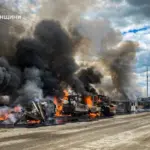 Знищена дорожня спецтехніка та вантажівки після атаки дрона на Херсонщині