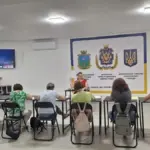 Переселенці з Херсонщини в Черкасах отримують різнобічну підтримку: гуманітарну допомогу, юридичні консультації, психологічну підтримку, а також беруть участь в освітніх та культурних заходах.