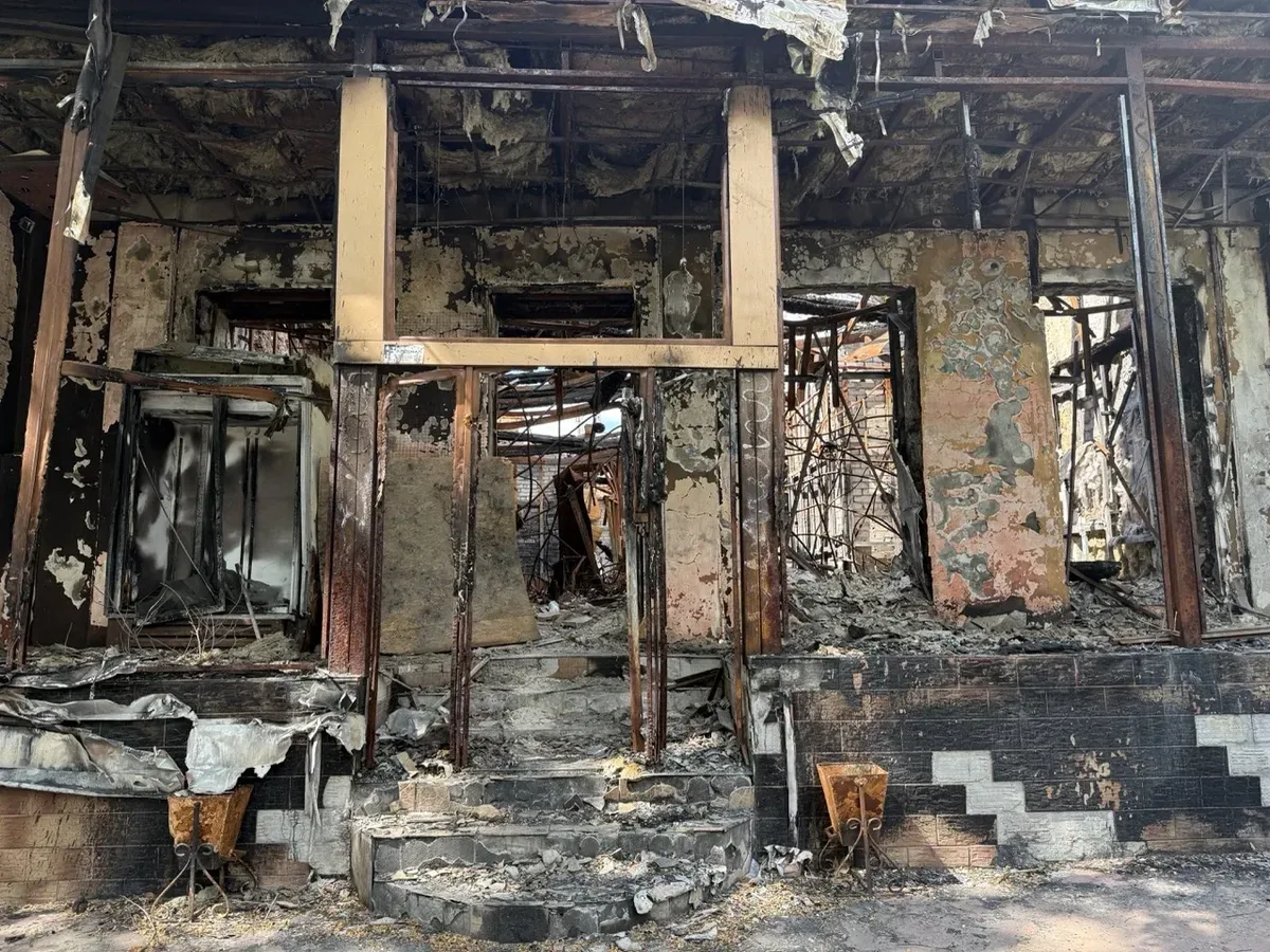 Зруйнована будівля обласної військової адміністрації на площі Свободи в Херсоні 1