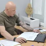 У Херсоні представники влади та Уповноваженого з прав дитини обговорюють кібербезпеку дітей та облік евакуйованих.