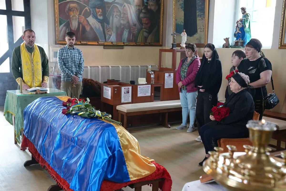 Церемонія прощання з військовослужбовцем Євгенієм Ступіним у Херсоні 3