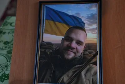Церемонія прощання з українськими військовослужбовцями Владиславом Кисельовим та Дмитром Жуковим у Херсоні 1