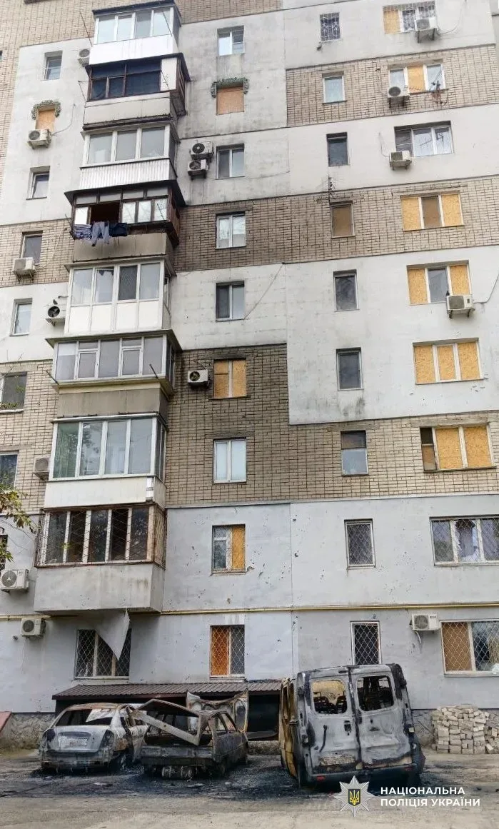 Пошкодження житлових будинків та інфраструктури в Херсоні після російських обстрілів 2