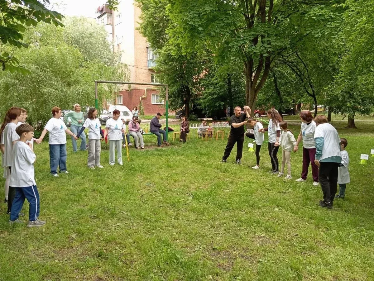 Спортивне свято для родин переселенців з Херсонщини в координаційному центрі "Вільні разом" у Хмельницькому. 2