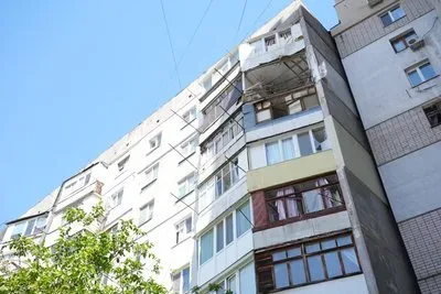 Пошкоджений після влучання дрона будинок в Корабельному районі Херсона 1