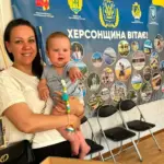 Сім'ї-переселенці з Херсонщини отримують дитяче харчування та гігієнічні засоби в центрі допомоги