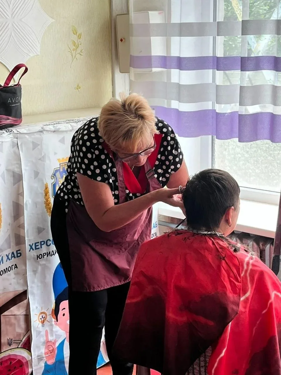 Дитяче харчування та засоби гігієни, які роздають ВПО з Херсонщини в Кривому Розі 3