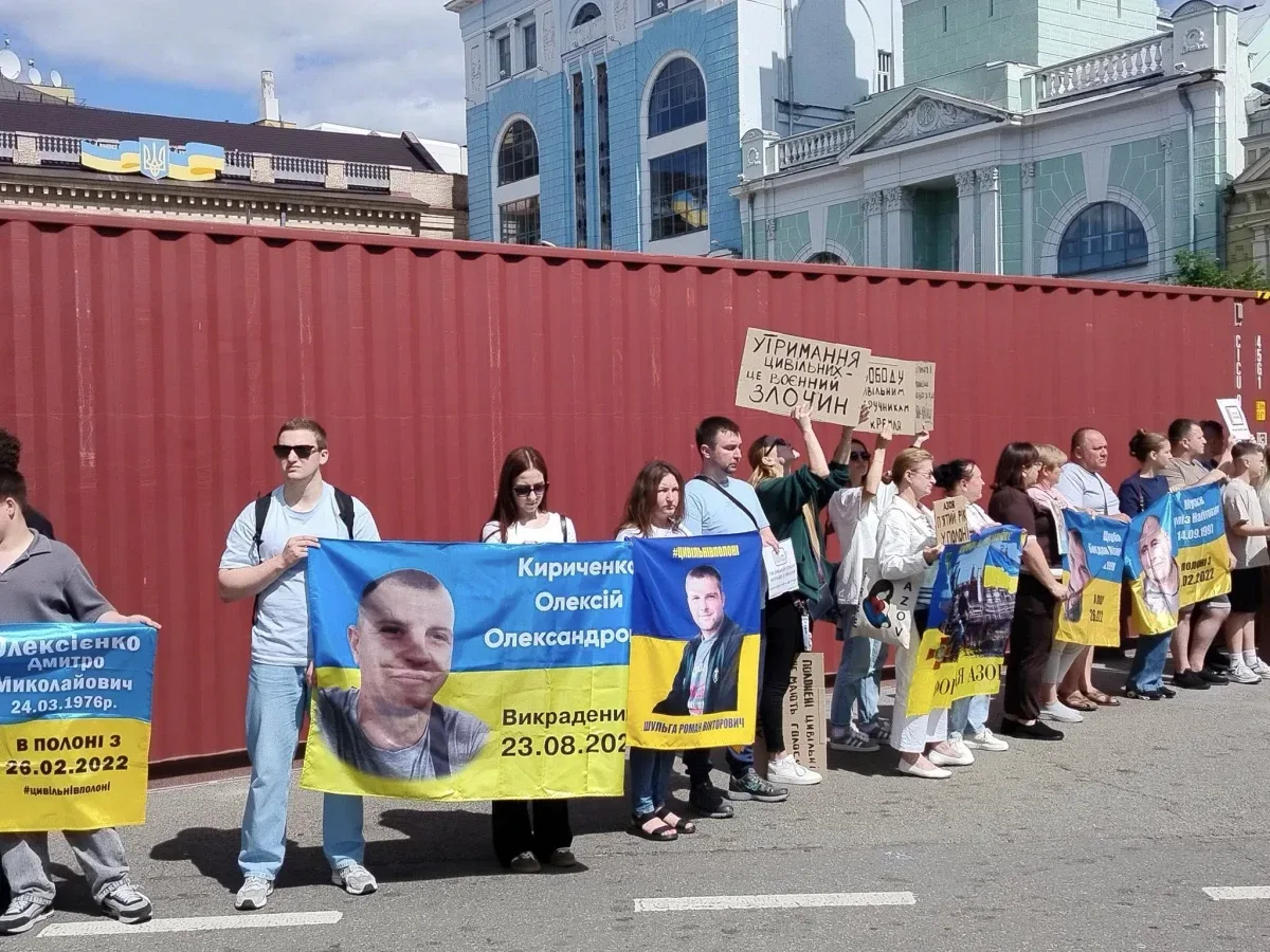 Акція на Контрактовій площі в Києві на підтримку цивільних полонених з Херсонщини. 2