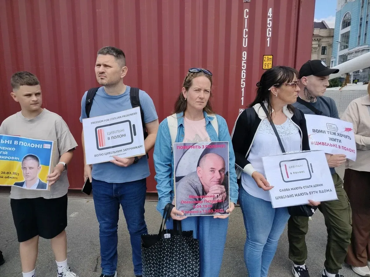 Акція на Контрактовій площі в Києві на підтримку цивільних полонених з Херсонщини. 6
