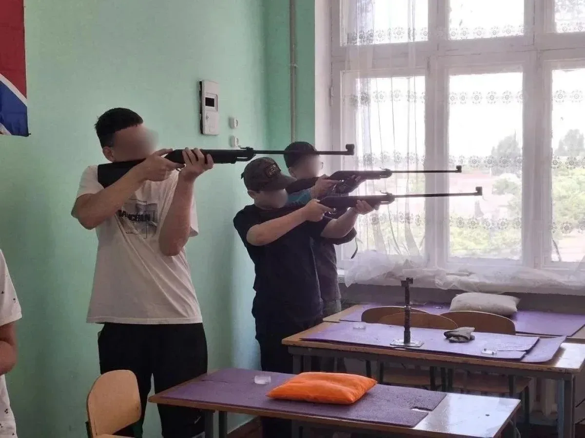 Школярі беруть участь у військових навчаннях в окупованому Скадовську на День Росії 1