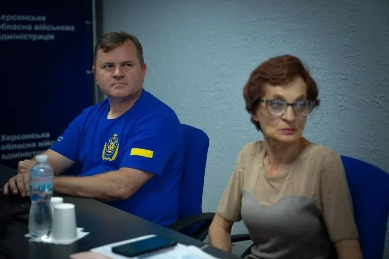 Учні отримують буфетне харчування в шкільній їдальні на Херсонщині 1