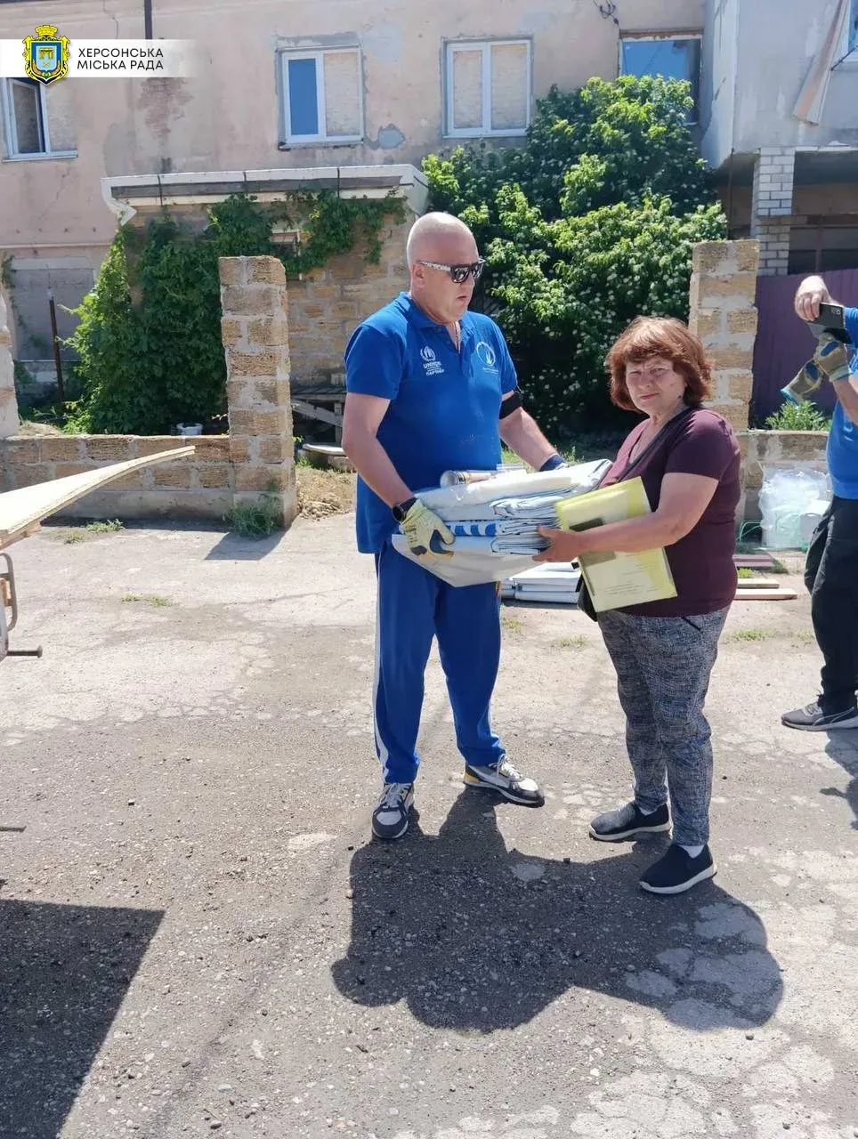 Будівельні матеріали для ремонту житла, пошкодженого обстрілами, у селищі Зеленівка на Херсонщині 6