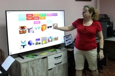 Учасники TalkMasters у Херсоні розгадували літні загадки та створювали лева-обіймашку