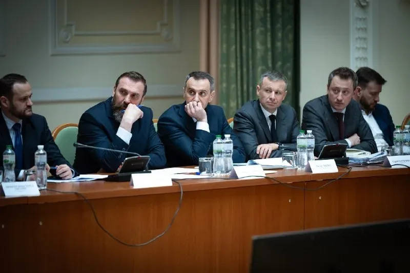 Прем'єр-міністерка Юлія Свириденко та керівник Офісу Президента Кирило Буданов на нараді щодо допомоги прифронтовим територіям. 3