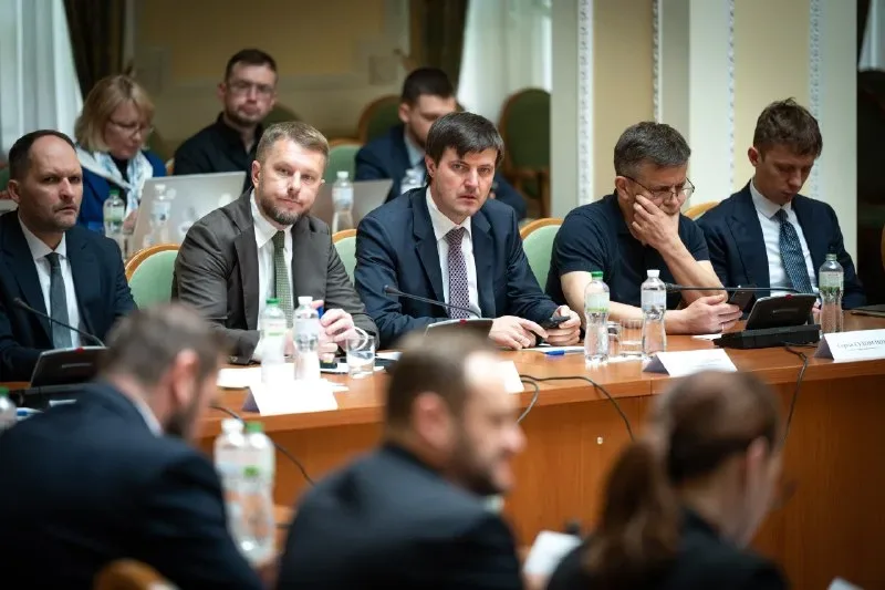 Прем'єр-міністерка Юлія Свириденко та керівник Офісу Президента Кирило Буданов на нараді щодо допомоги прифронтовим територіям. 4