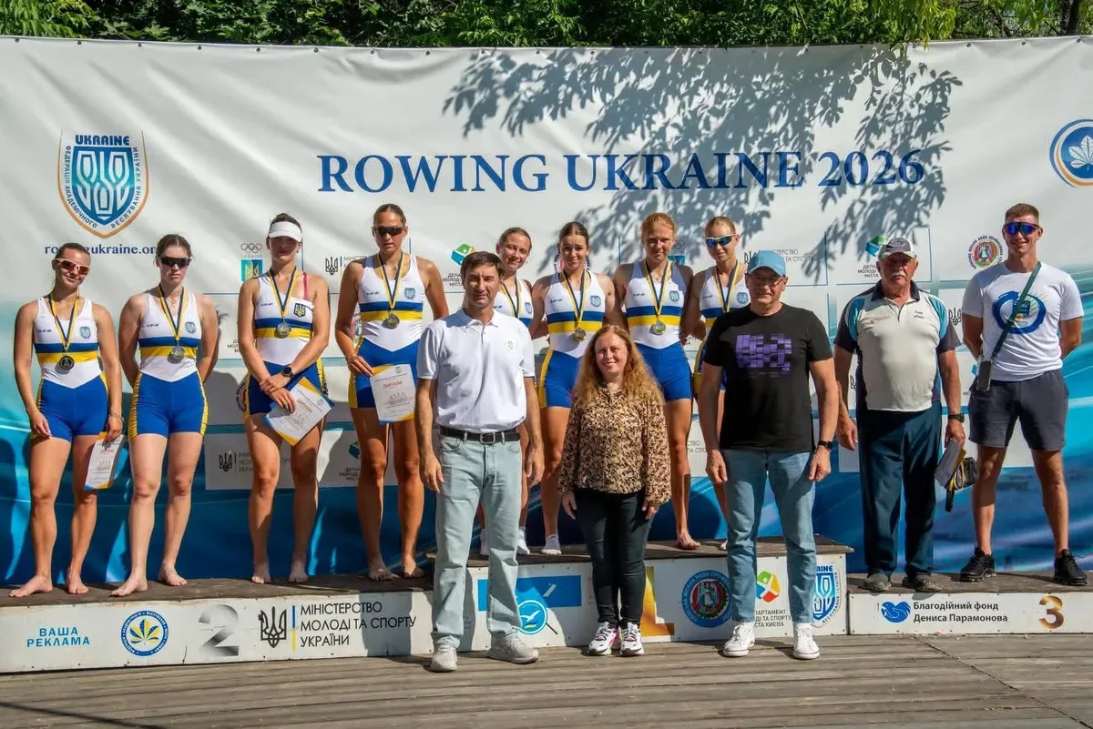 Спортсмени-веслувальники з Херсона з медалями на чемпіонаті України, радіють перемозі 2