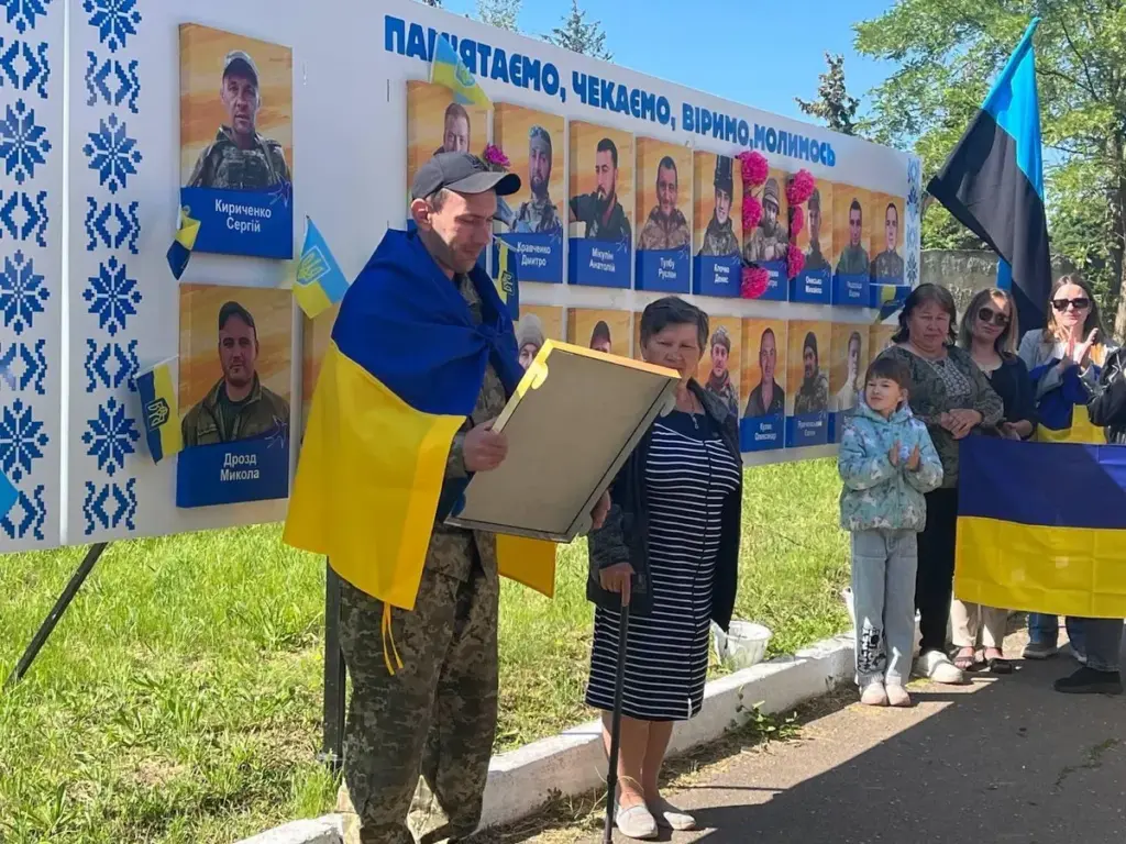 Військовий Олександр Сичов із Херсонщини зняв свій портрет з Алеї Надії після звільнення з полону
